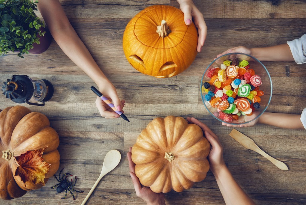 Carving pumpkin for halloween